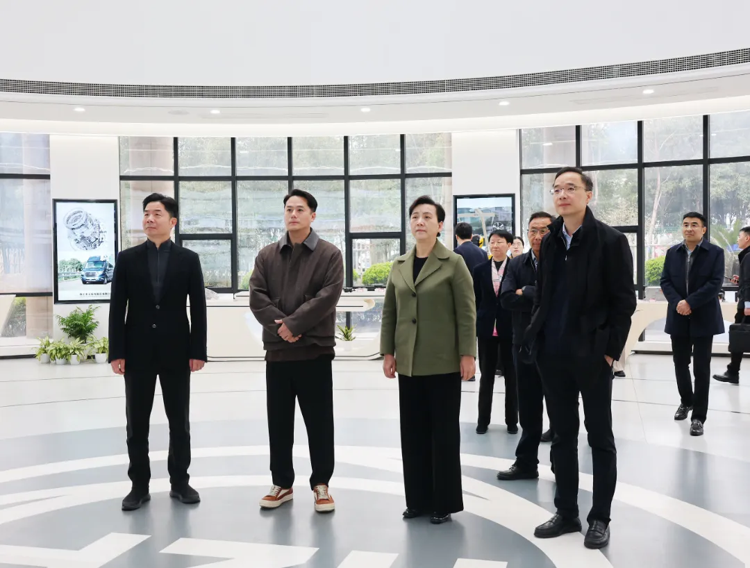 Çin Halk Siyasi Danışma Konferansı'nın (CPPCC) Hangzhou Belediye Komitesi Başkanı Wang Wenxu, Zhaofeng Co., Ltd.'yi araştırıyor.