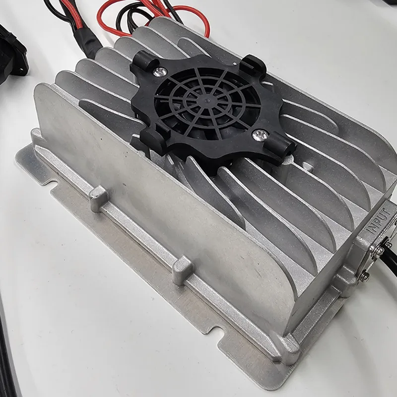 600W Yüksek Güçlü Golf Arabasına Özel Hızlı Şarj Cihazı